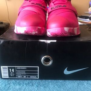 Nike Lebron Soldier IX